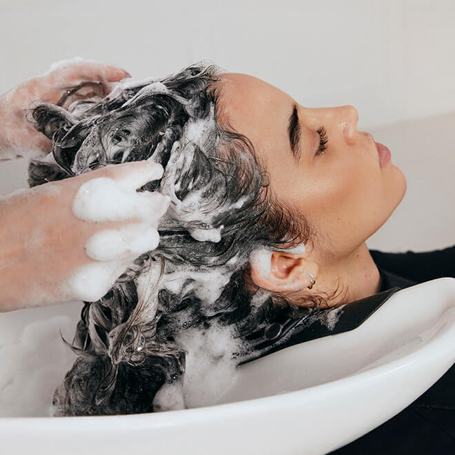 Olaplex No. 4 Bond Maintenance Shampoo 1L - Image 4